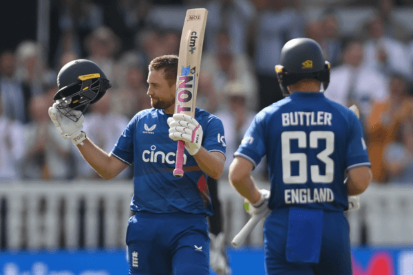 Dawid Malan’s Heroic 127 Drives England Beyond 300 Against New Zealand