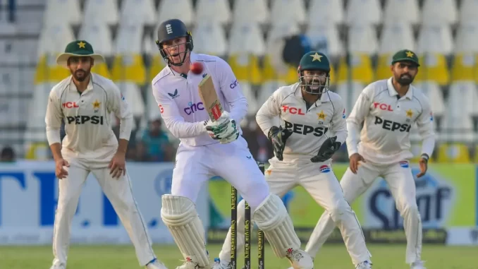 England Dominate Pakistan, Just 4 Wickets Away from Victory